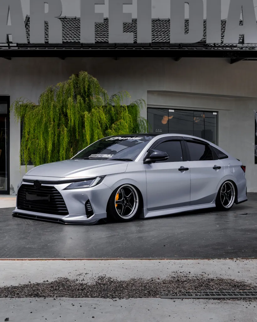 Satin silver full wrap at Carfeidian
